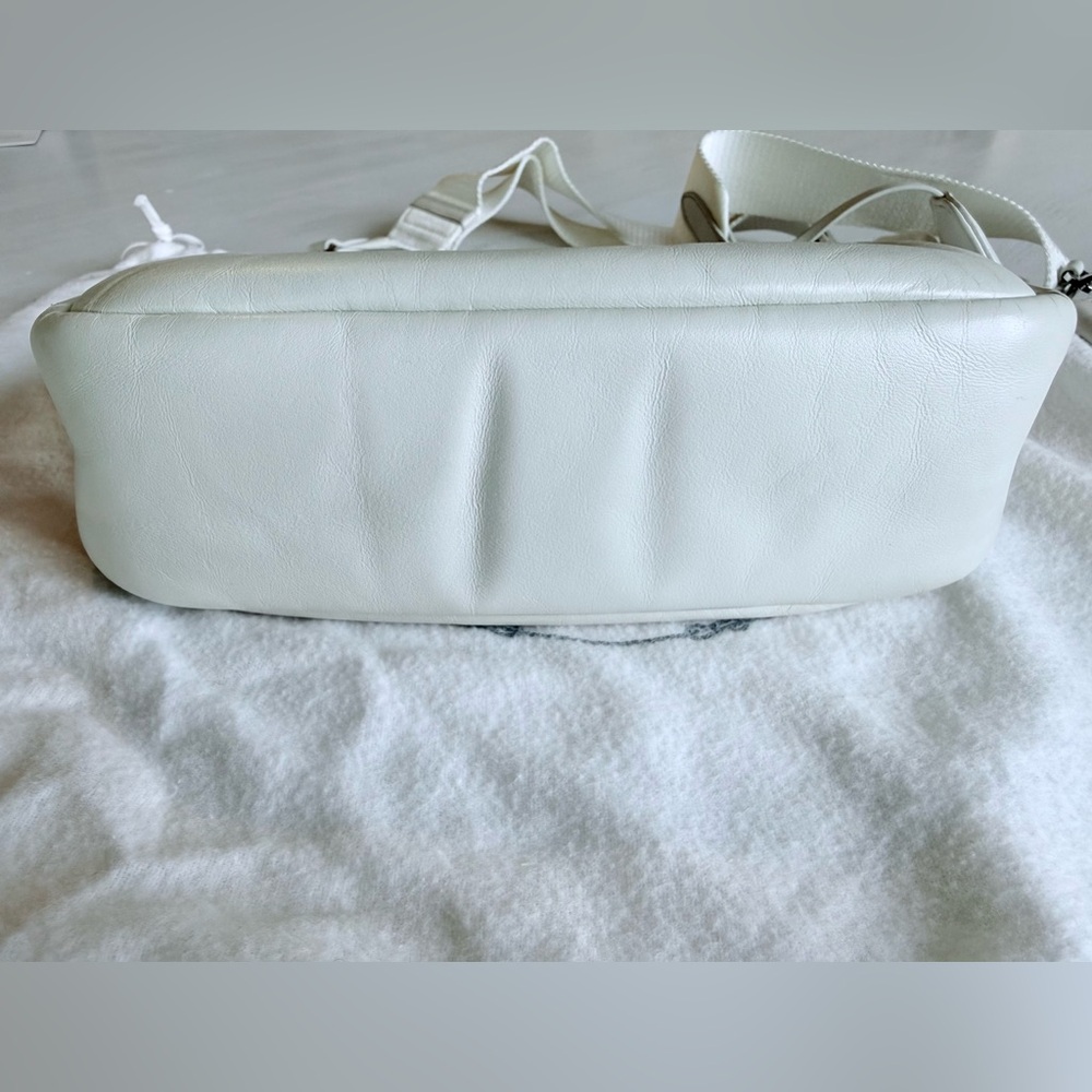 💯 Authentic Prada Re-Edition 2005 Crossbody Bag - White (with dust bag) - Picture 10 of 16